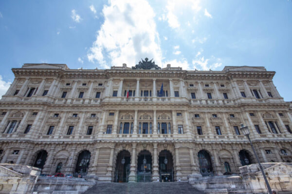 Abbildung: Amtsgerichtsgebäude im klassizistischen Stil in Italien